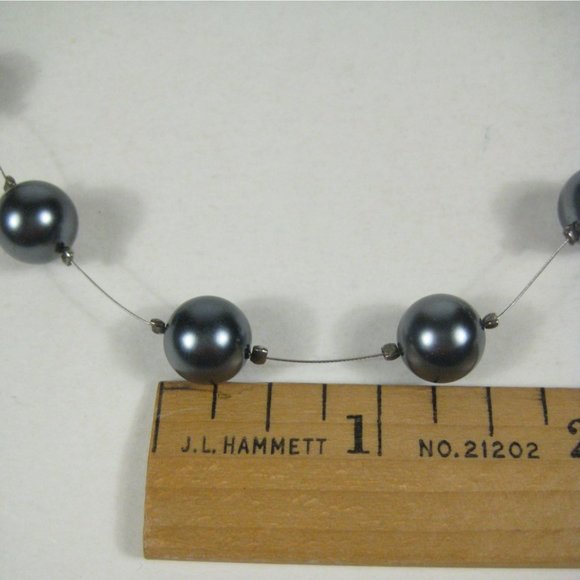 Carolee Imitation Gray Pearl Beaded Necklace 17 inch Silvertone Floating Station - Picture 2 of 8